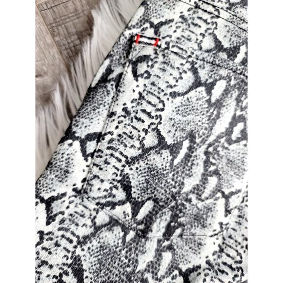 NWT ALICE & OLIVIA High Rise Skinny Jeans - 26 waist. - Picture 14 of 15